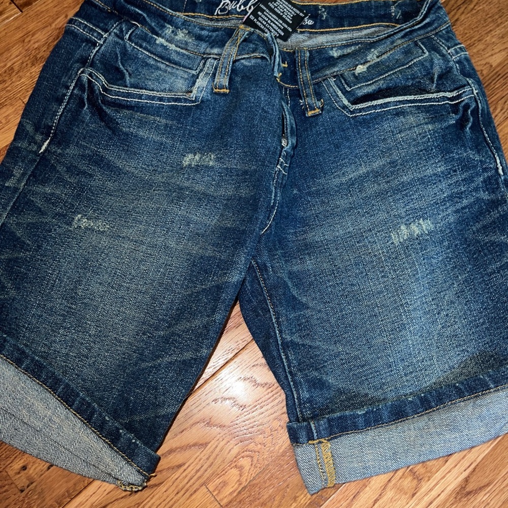 Bubble gum shorts, Bermuda size small